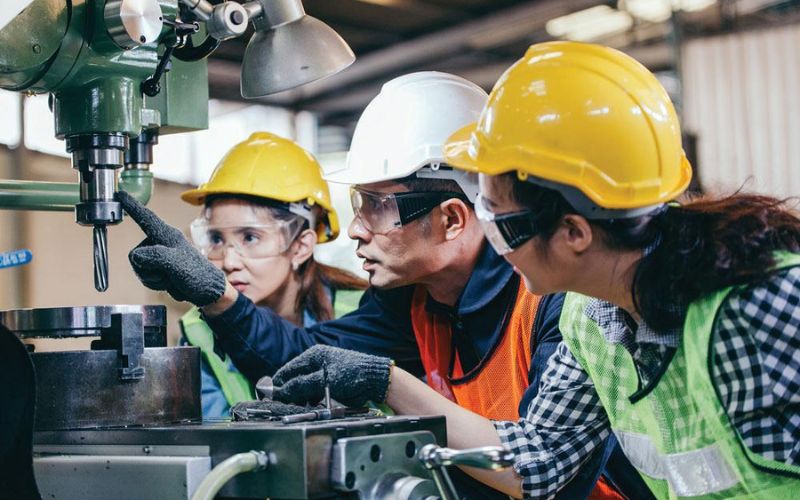 Innovations Reshaping Manufacturing Leadership Roles